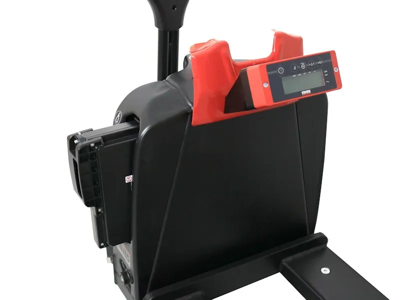 Detalle de la pantalla de control digital de la transpaleta eléctrica RAVAS Ergo Truck-2 con interfaz fácil de usar.