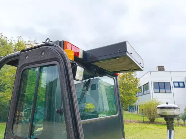 Cabina de la carretilla CLARK C80D900 con sistema de filtrado Stage V integrado y señalización LED