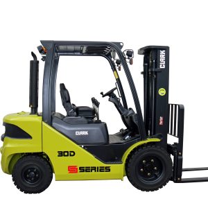 Carretilla CLARK S30D con motor diésel ISUZU y capacidad de 3.000 kg, vista lateral