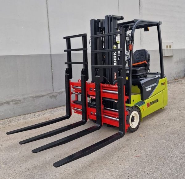carretilla con implemento doble palet
