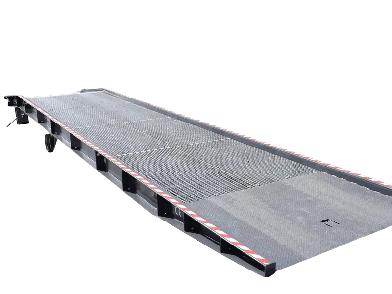 Rampa móvil de carga y descarga para camiones con capacidad de hasta 16.000 kg, marca Serema.