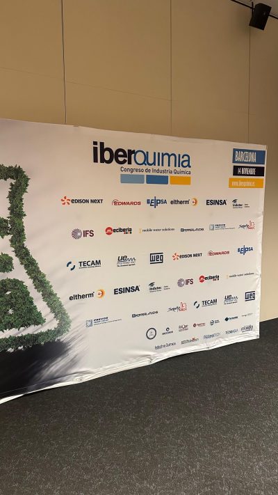 Panel con los logos de las empresas patrocinadoras en el congreso Iberquimia 2024, incluyendo a Serema.